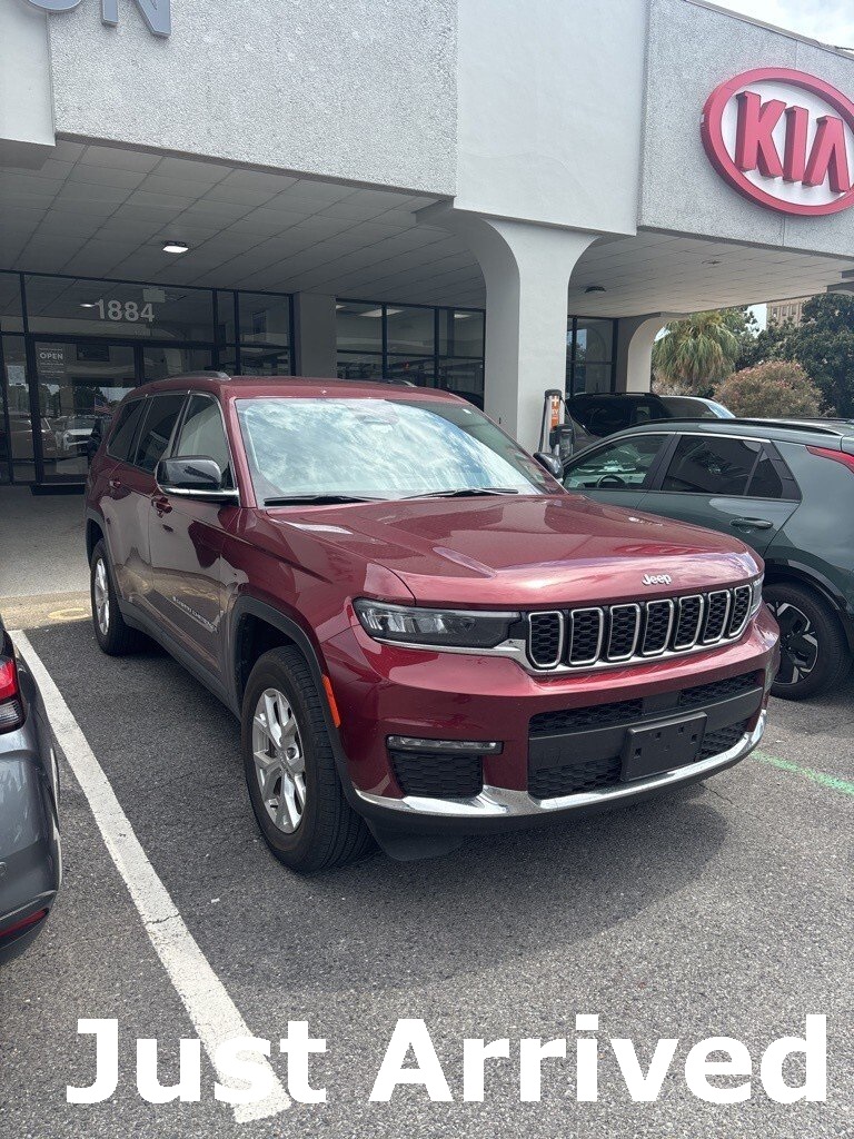 2023 Jeep Grand Cherokee Limited photo 2