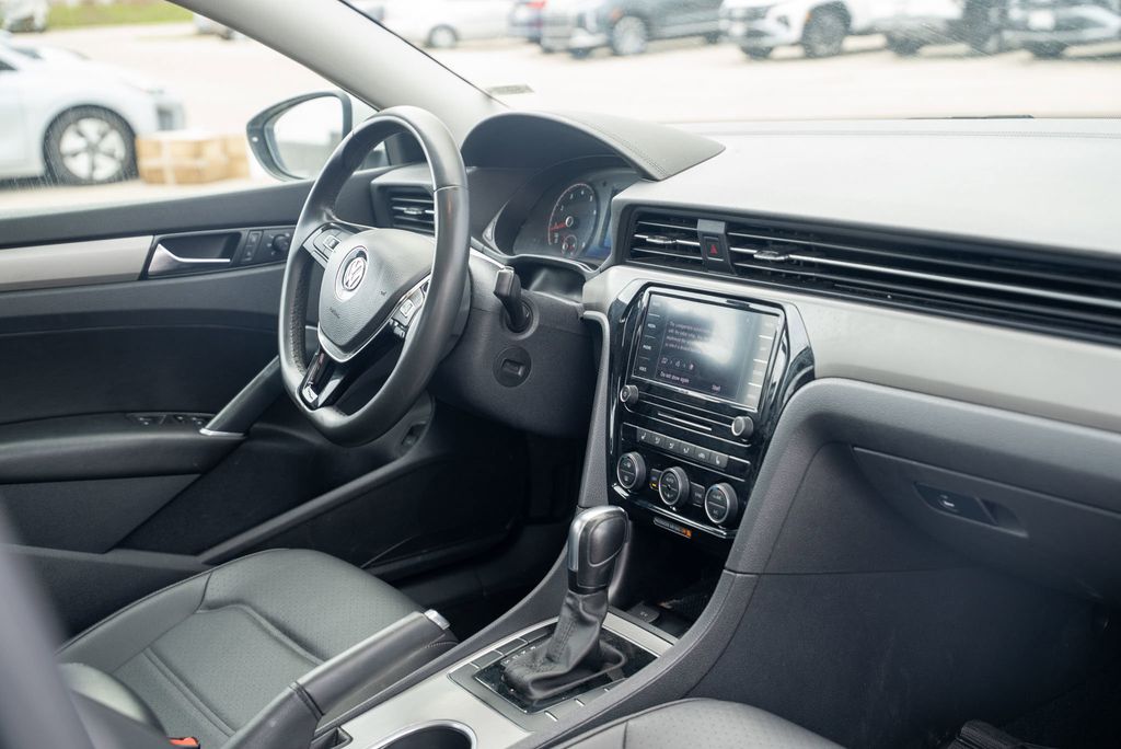 2021 Volkswagen Passat 2.0T SE photo 10
