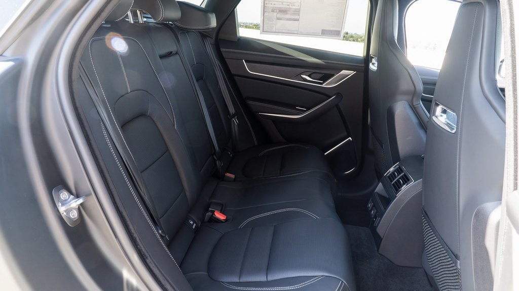 2025 Jaguar F-PACE P250 R-Dynamic S photo 18