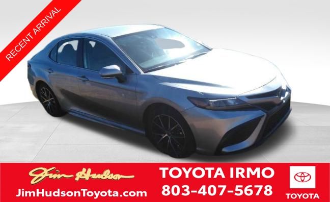 2024 Toyota Camry SE's photo