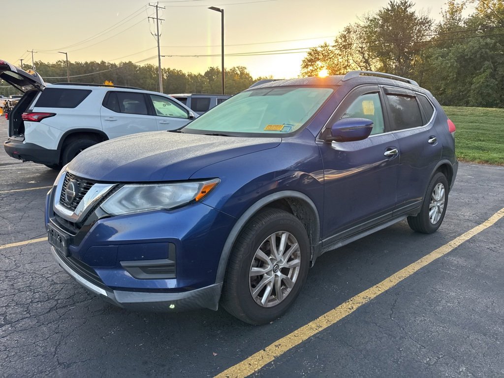 2018 Nissan Rogue SV photo 3