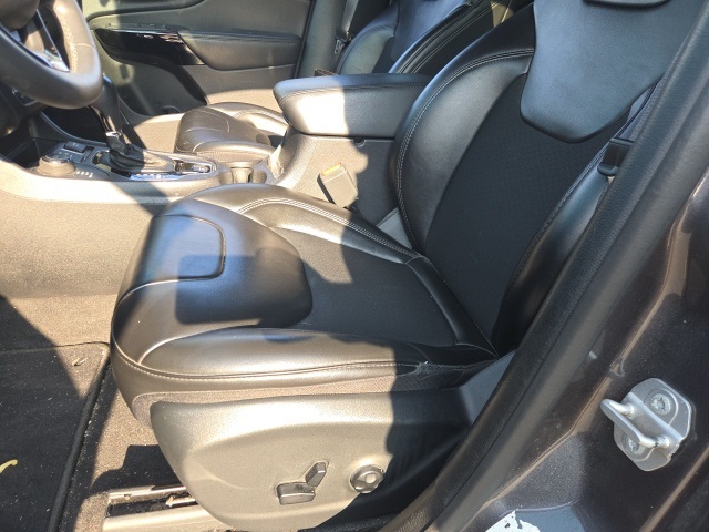 2020 Jeep Cherokee Altitude photo 10
