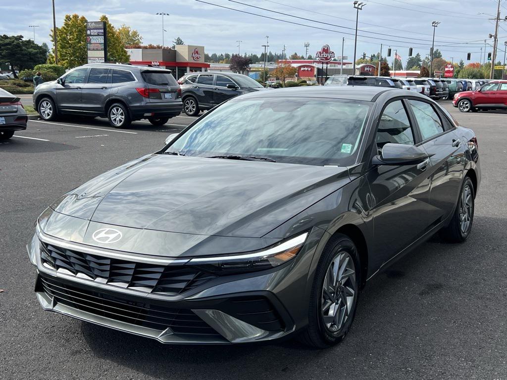2026 Hyundai Elantra Hybrid Blue photo 3