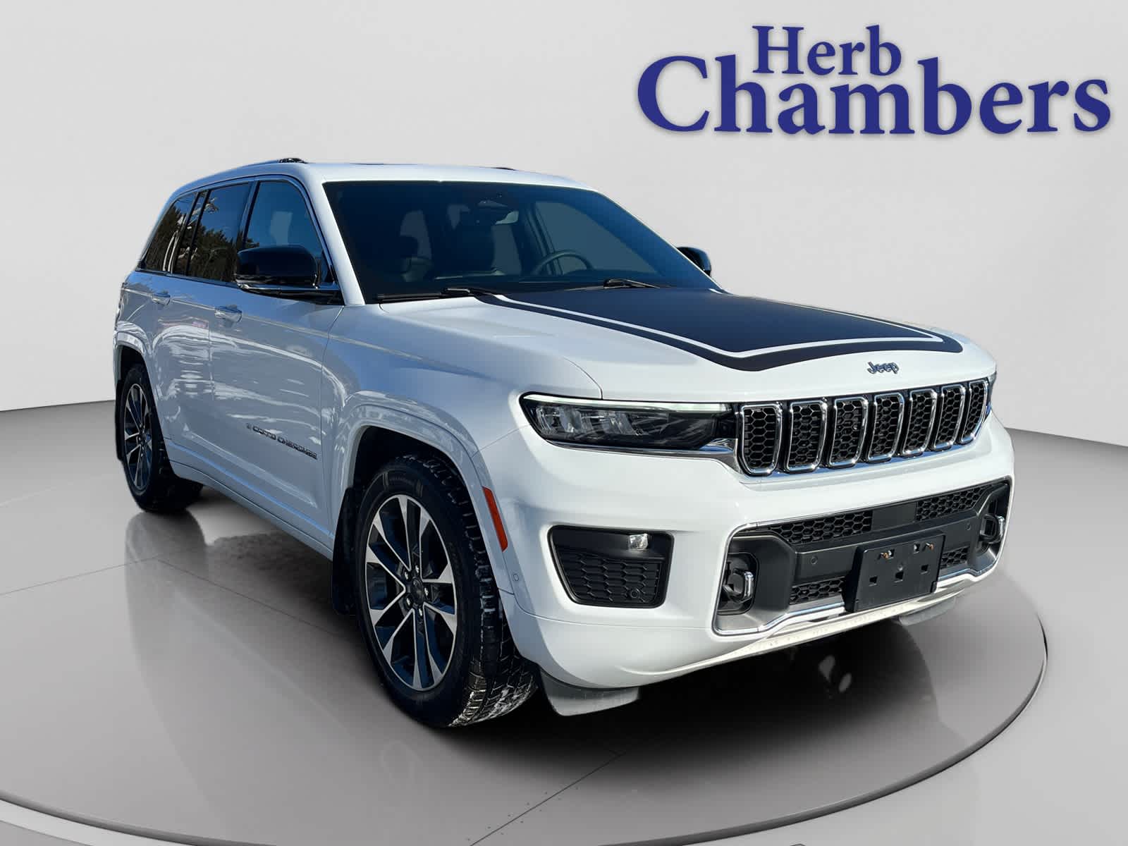 2023 Jeep Grand Cherokee Overland's photo