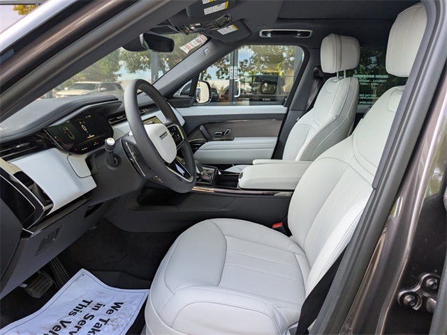 2025 Land Rover Range Rover Sport SE photo 7