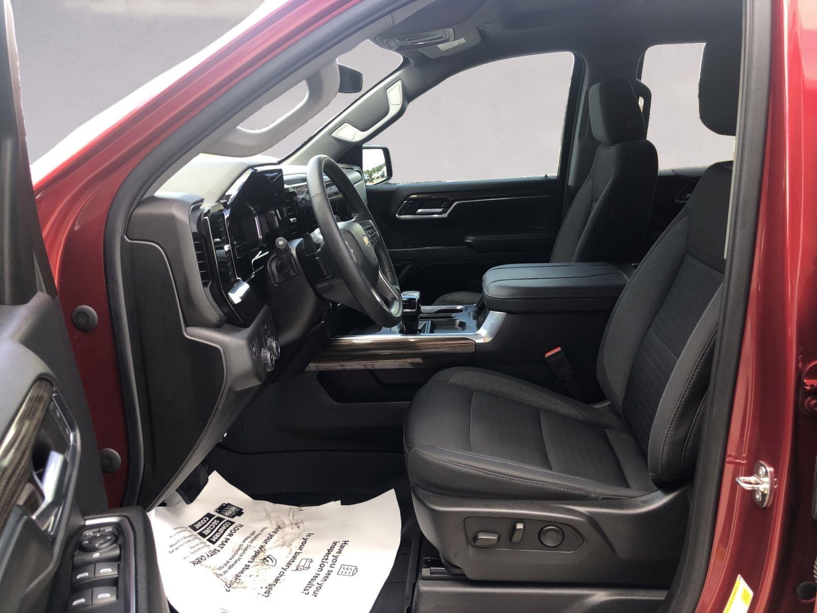 2024 Chevrolet Silverado 1500 LT photo 8