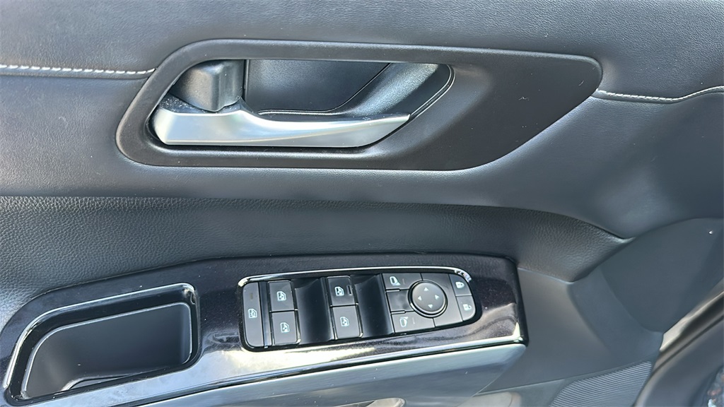 2022 Nissan Pathfinder SL photo 14