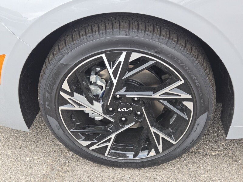2025 Kia K5 GT-Line photo 5