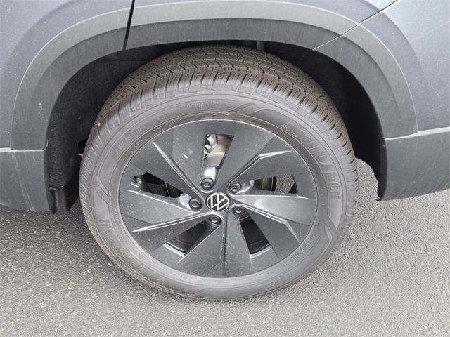 2025 Volkswagen Taos S photo 3