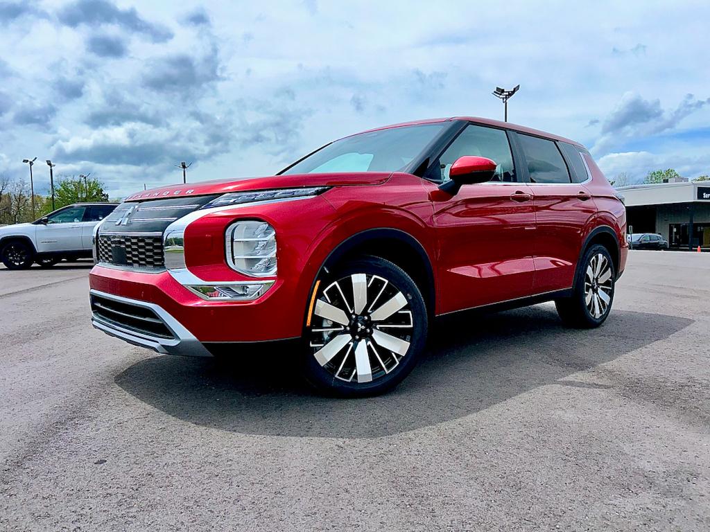 2025 Mitsubishi Outlander SE photo 2