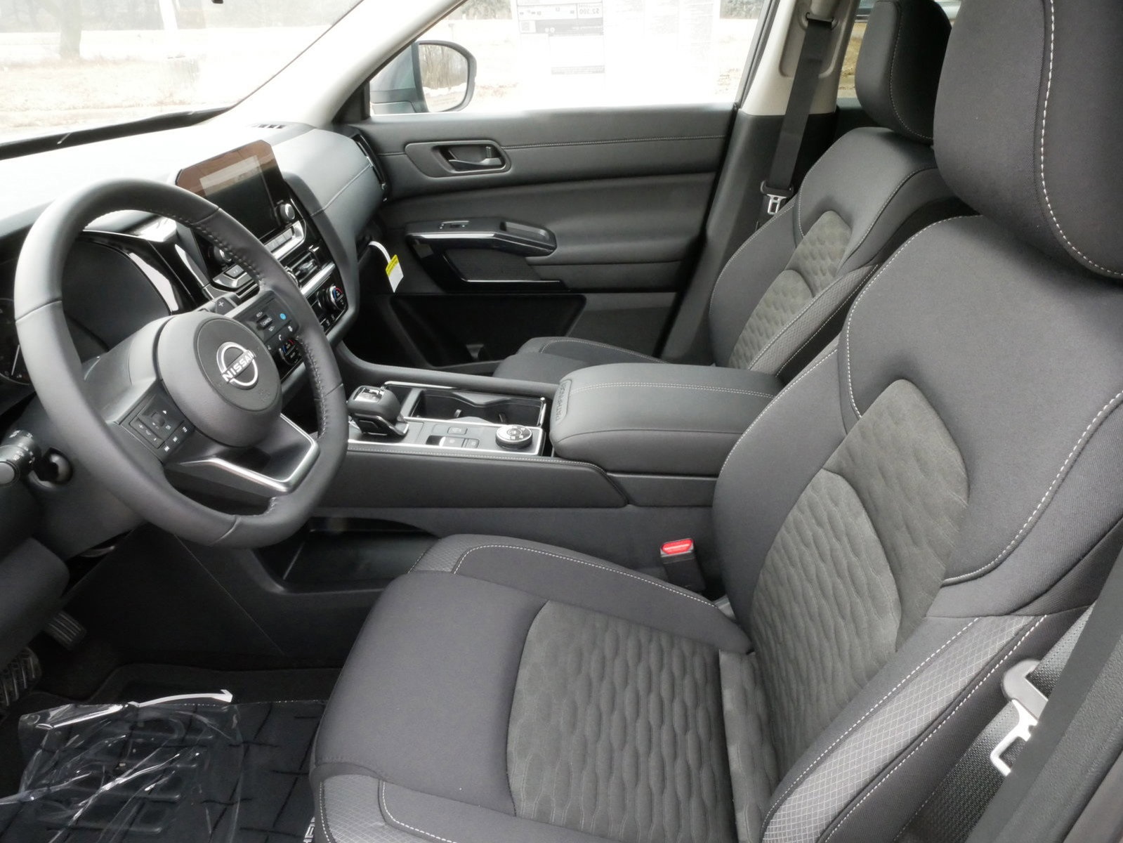 2025 Nissan Pathfinder SV photo 5