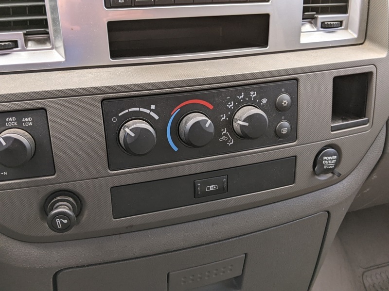 2008 Dodge Ram SLT photo 15