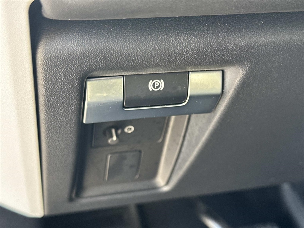 2025 Land Rover Defender S photo 21