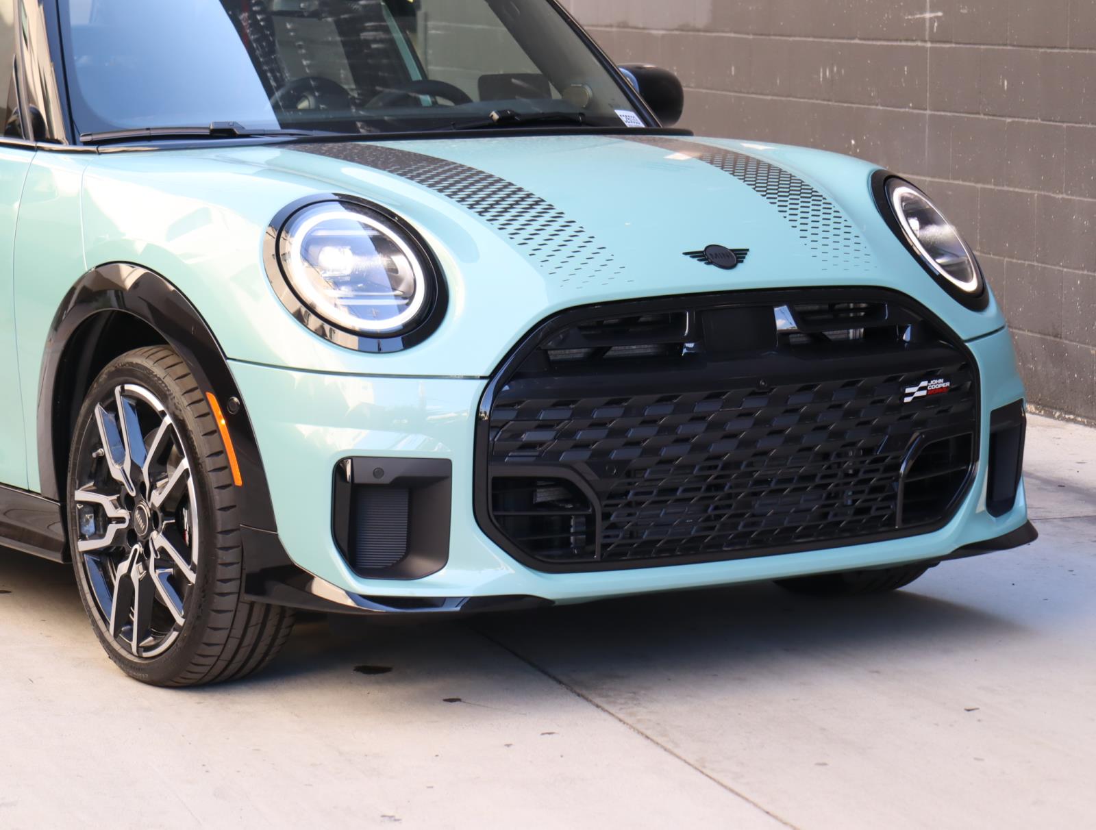 2026 Mini Cooper 4 Door Hardtop S Iconic photo 2