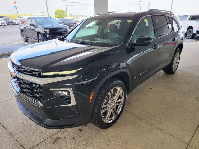 2025 Chevrolet Traverse photo 11