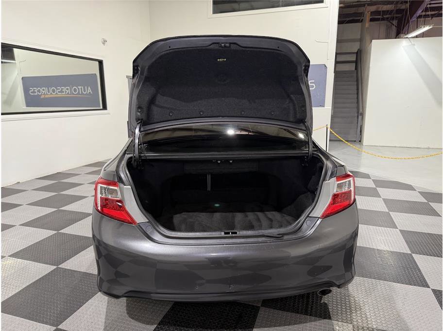 2012 Toyota Camry XLE photo 22
