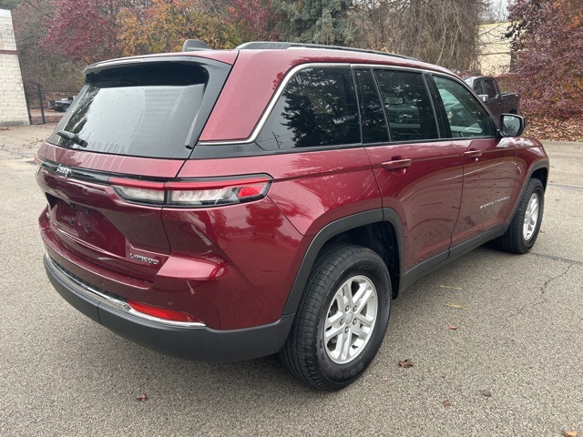 2023 Jeep Grand Cherokee Laredo photo 4