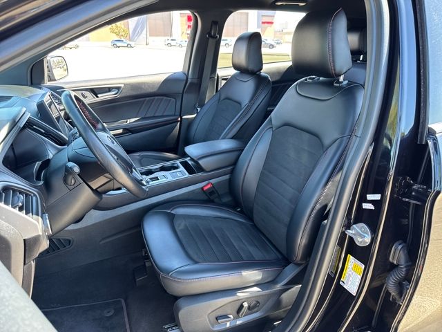 2024 Ford Edge ST photo 2