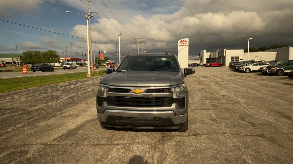 2023 Chevrolet Silverado 1500 LT photo 3