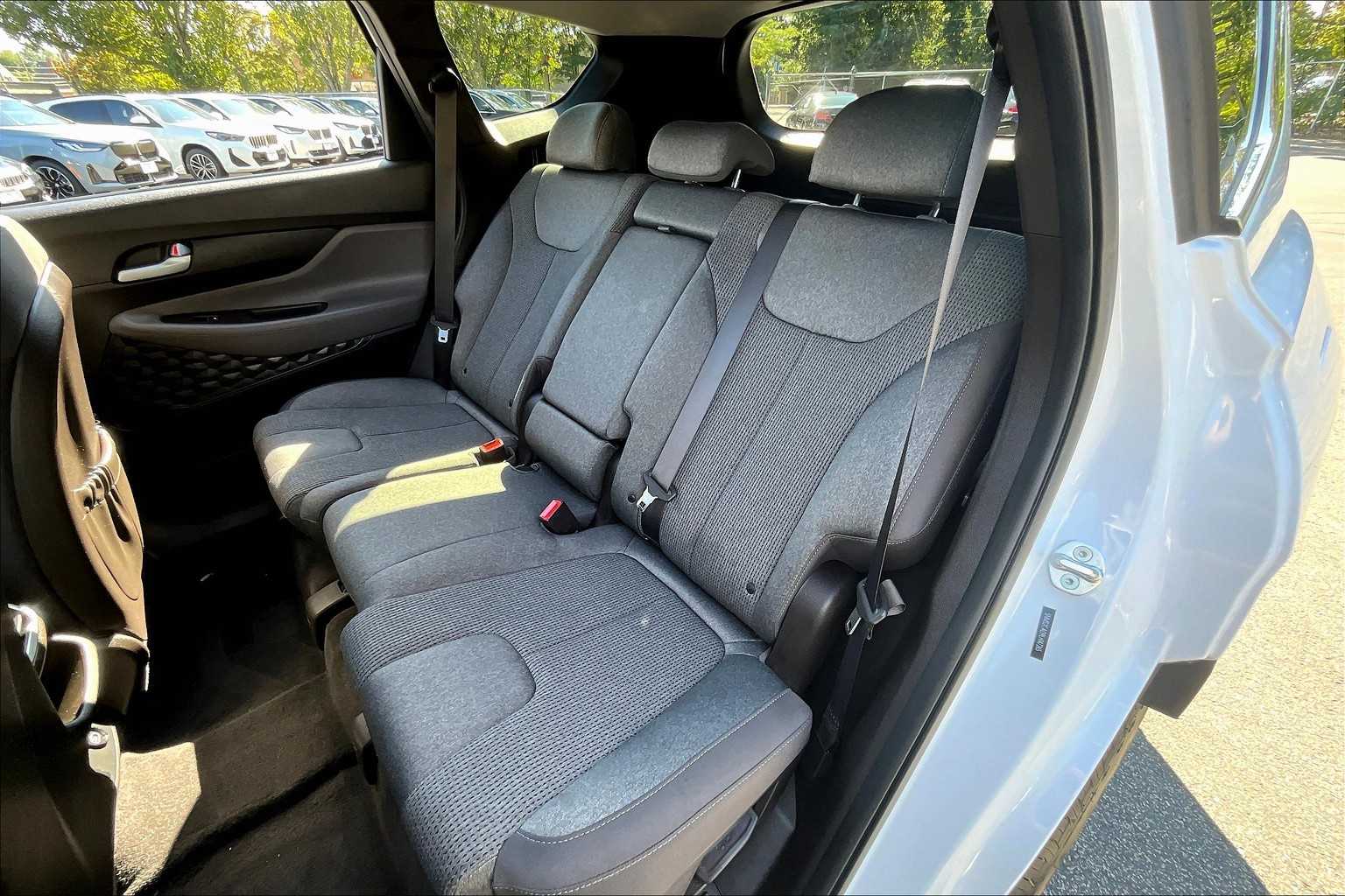 2020 Hyundai Santa Fe SE photo 18