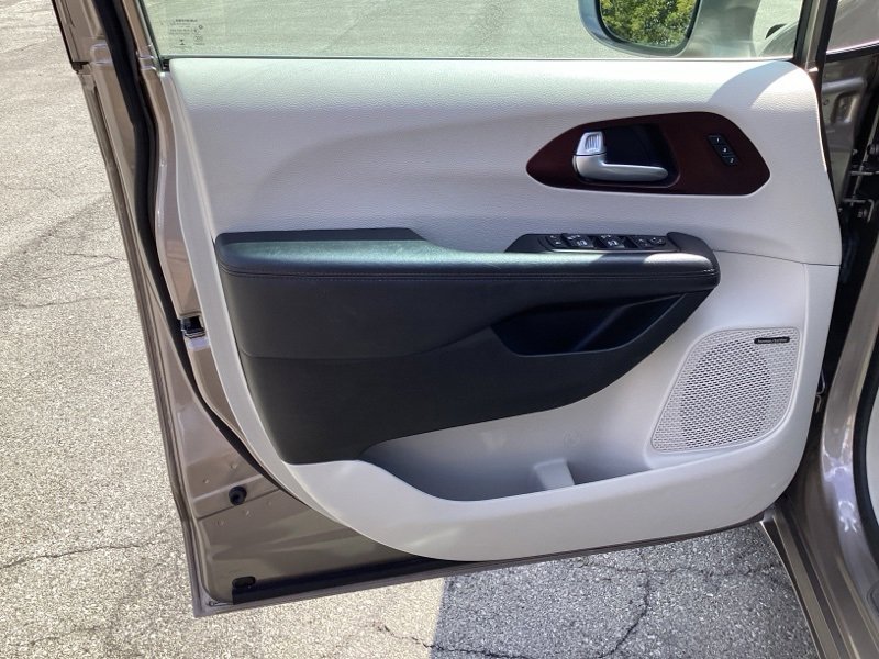 2018 Chrysler Pacifica Limited photo 15