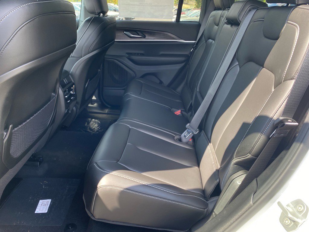 2025 Jeep Grand Cherokee Limited photo 13