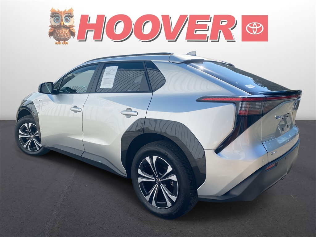 2024 Toyota bZ4X XLE photo 4