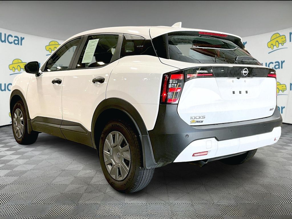 2025 Nissan Kicks S photo 5