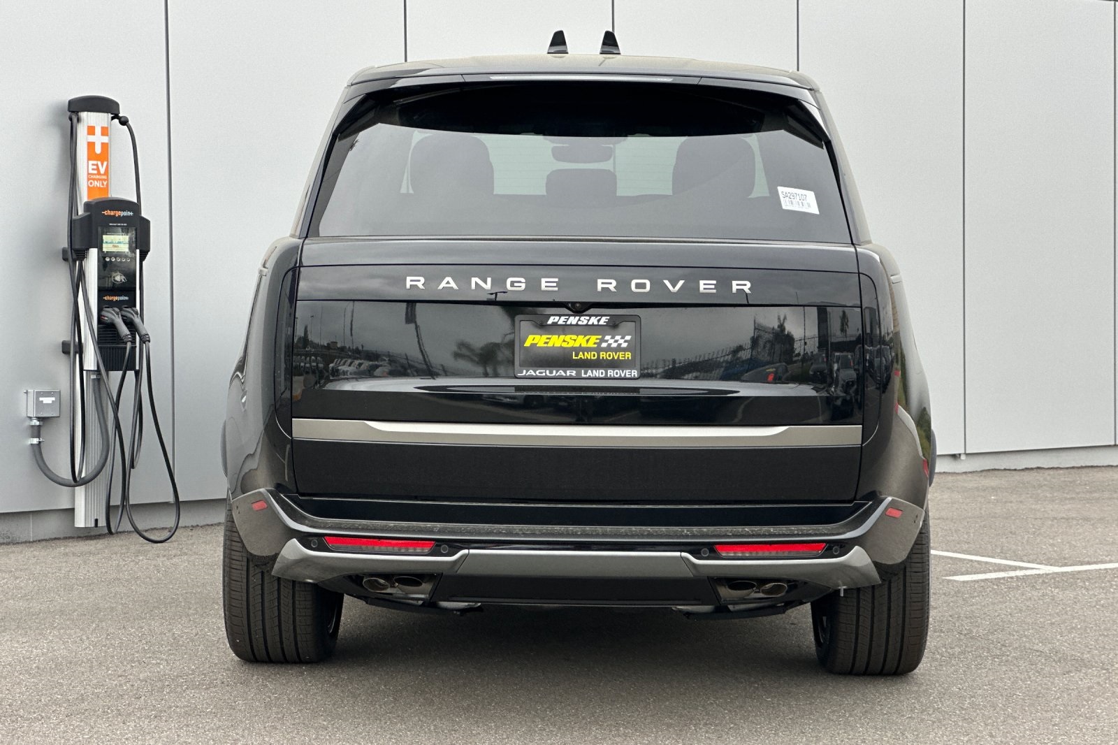 2025 Land Rover Range Rover SE photo 4