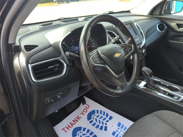 2022 Chevrolet Equinox LT photo 2