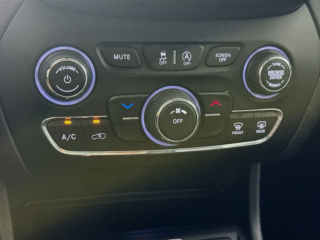 2019 Jeep Cherokee Latitude photo 17