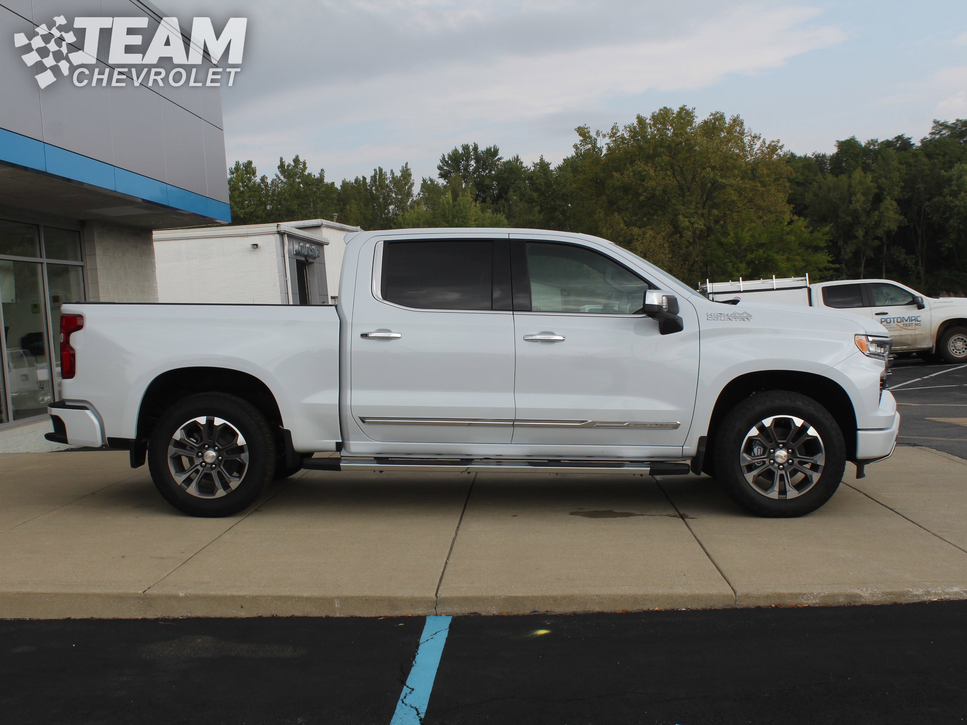 2026 Chevrolet Silverado 1500 High Country photo 3
