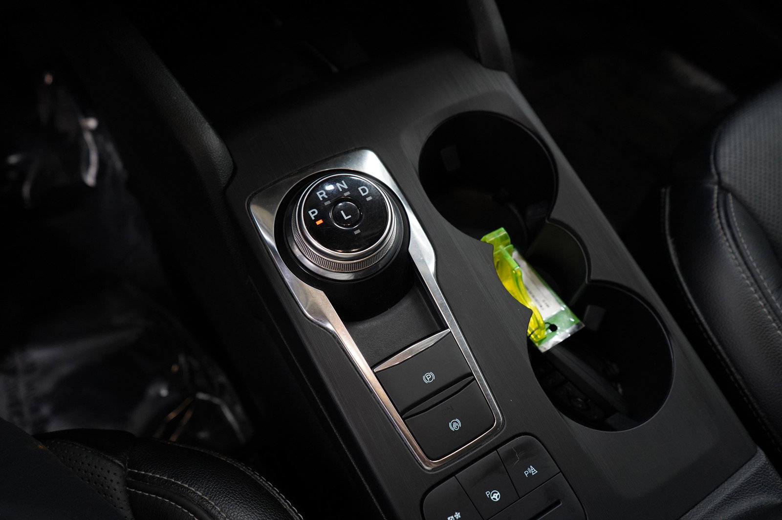 2020 Ford Escape Titanium Hybrid photo 20