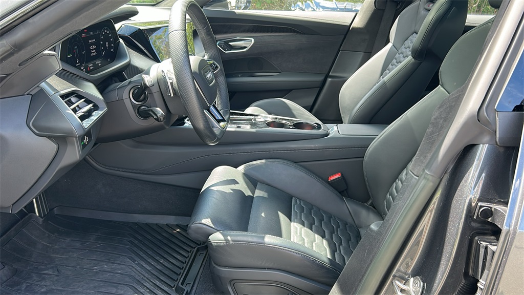 2023 Audi RS e-tron GT Base photo 10