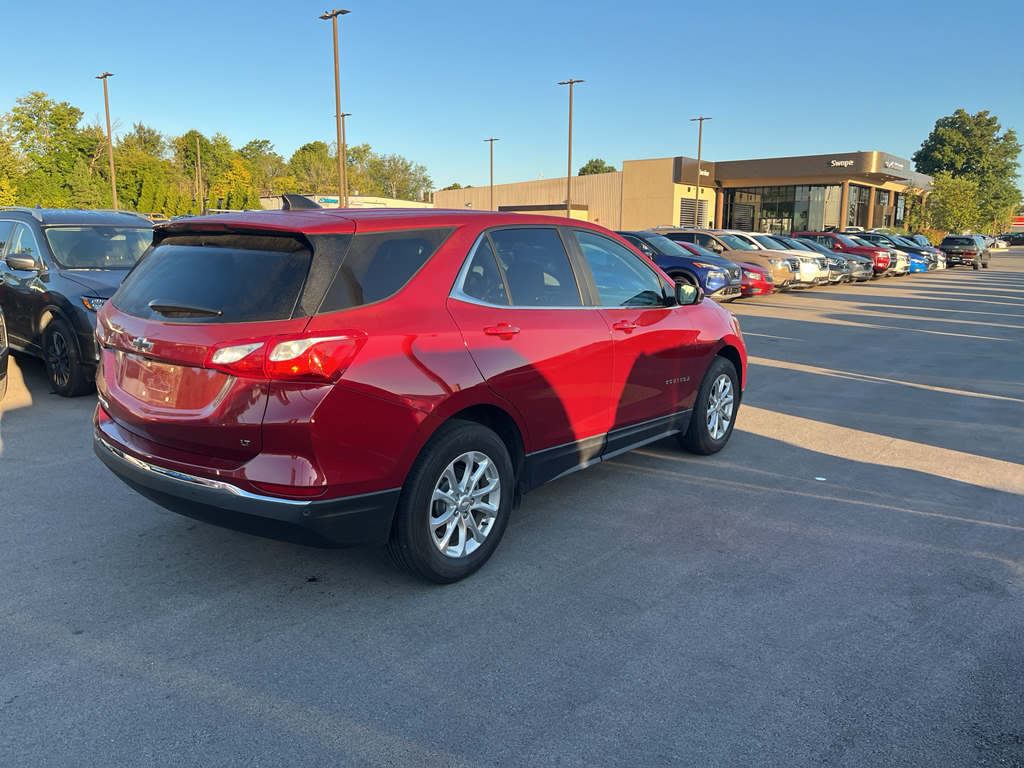 2021 Chevrolet Equinox LT photo 2