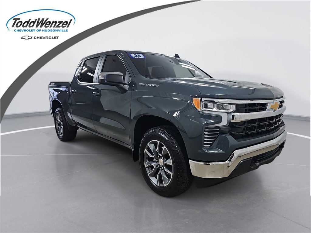 2025 Chevrolet Silverado 1500 LT's photo