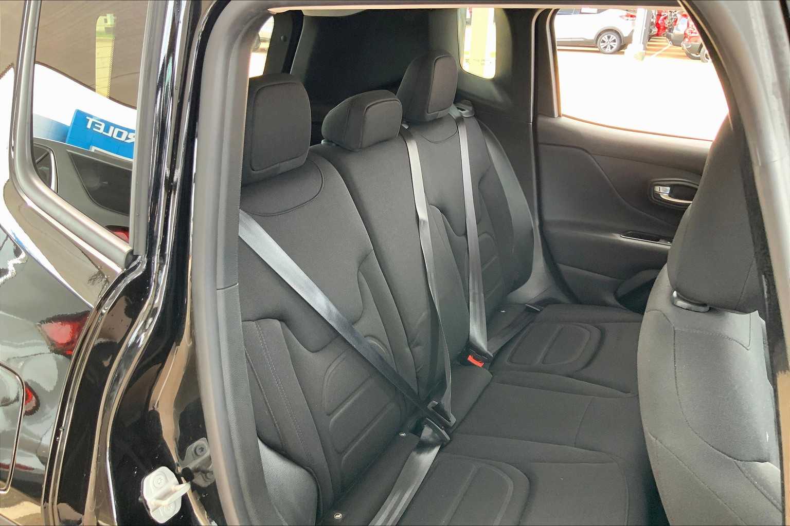 2022 Jeep Renegade Latitude photo 17