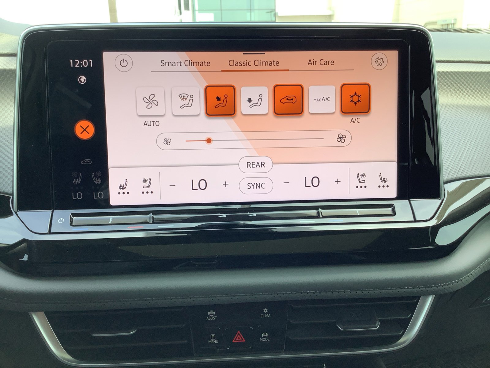 2025 Volkswagen Atlas Peak Edition SE photo 18