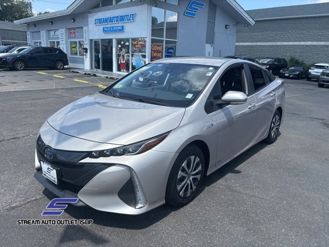 2022 Toyota Prius Prime LE photo 2