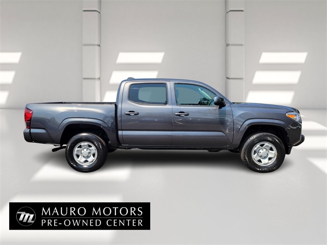 2022 Toyota Tacoma SR5 4x4 photo 2