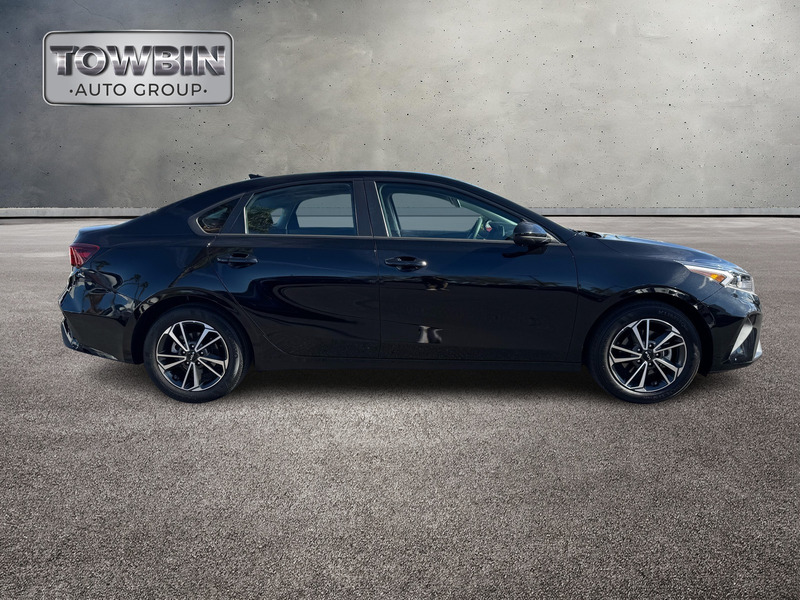 2023 Kia Forte LXS photo 3