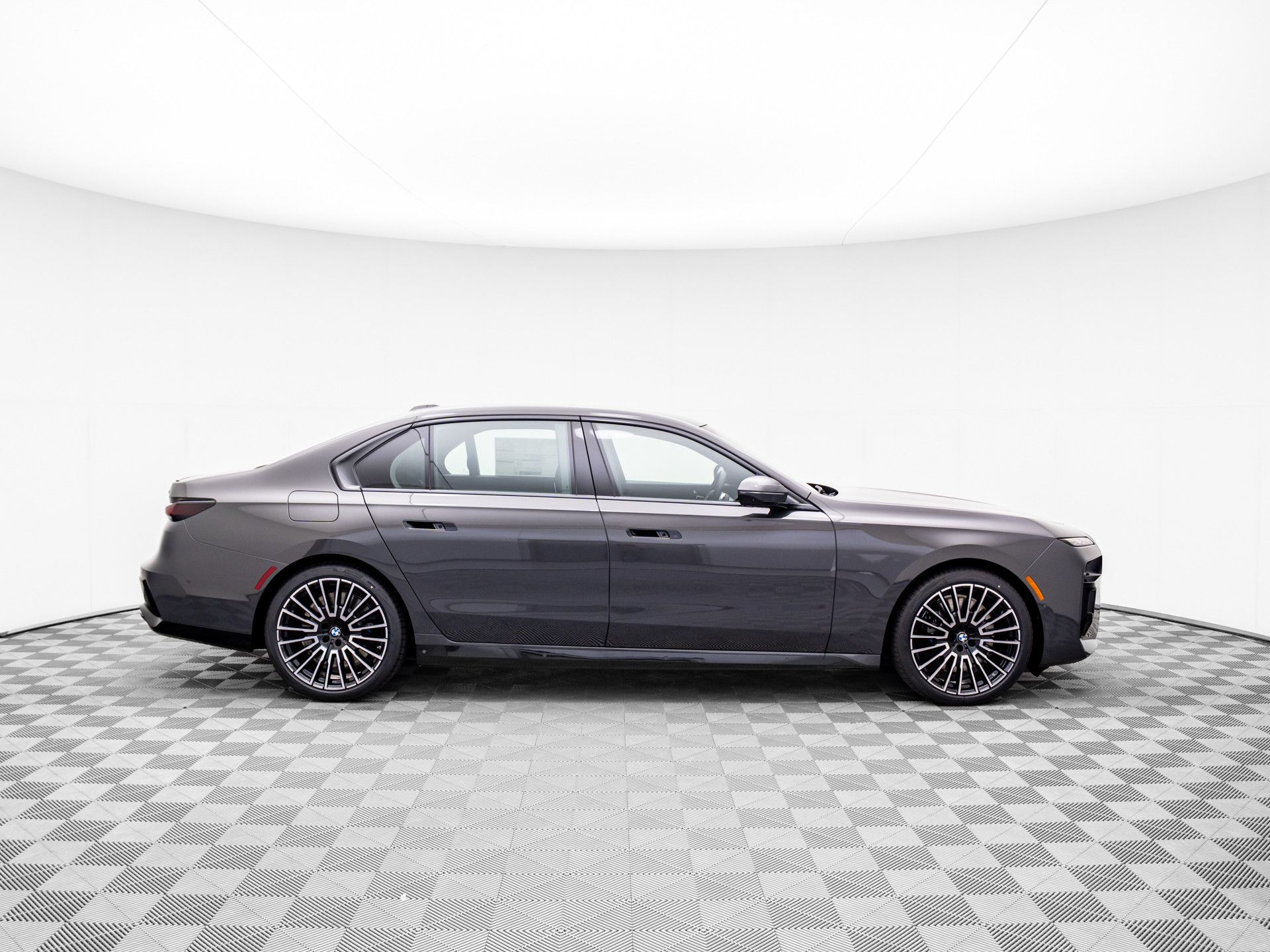 New 2025 Dravit Grey Metallic BMW 760i xDrive image 7