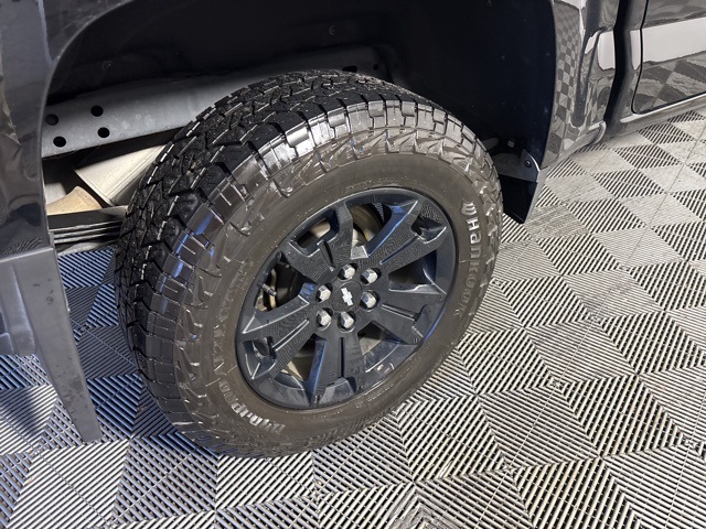 2019 Chevrolet Colorado Z71 photo 3