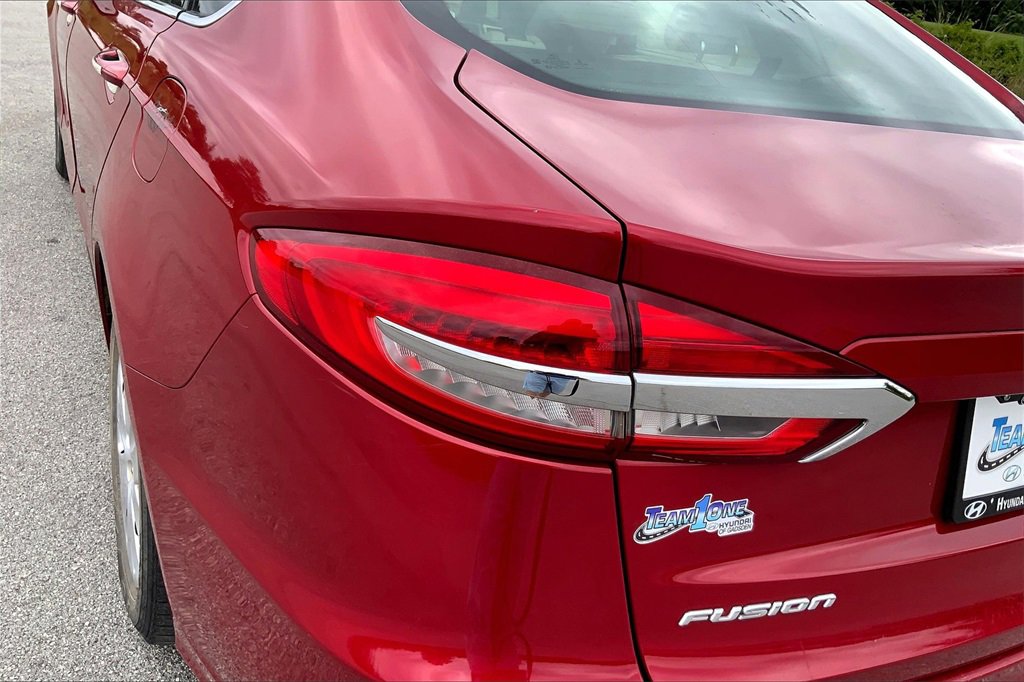 2020 Ford Fusion S photo 27