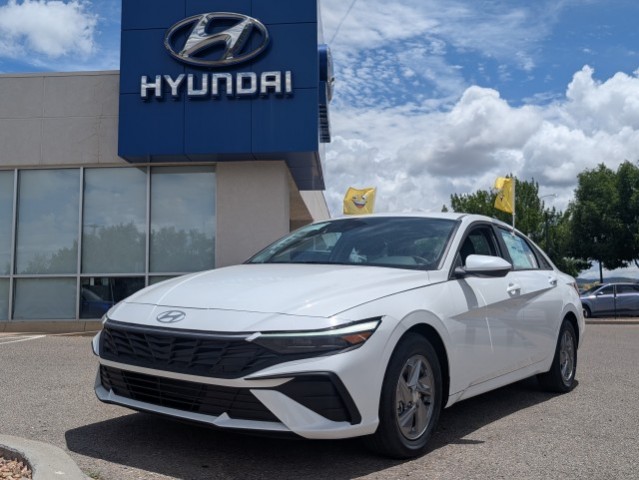 2025 Hyundai ELANTRA SE