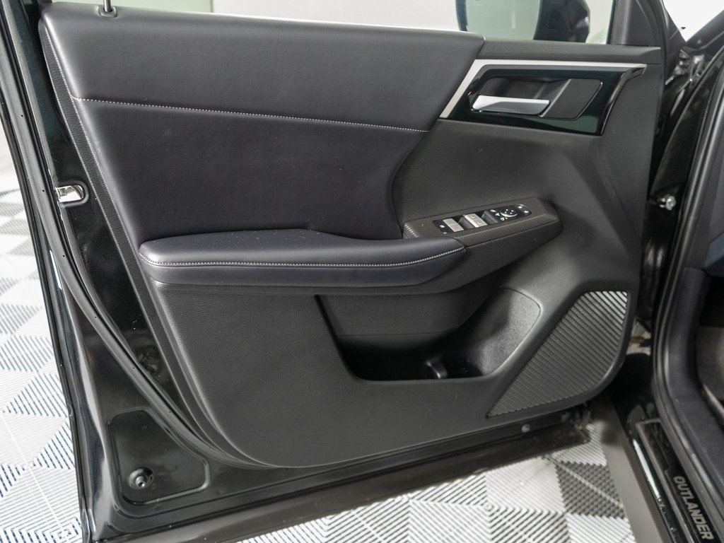 2023 Mitsubishi Outlander SE Black Edition photo 22