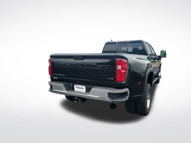 2023 Chevrolet Silverado 3500HD LTZ photo 4