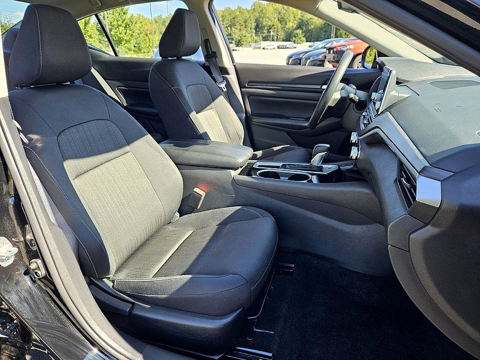 2024 Nissan Altima 2.5 SV photo 14