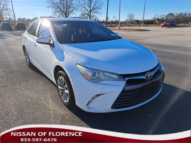 2015 Toyota Camry LE's photo