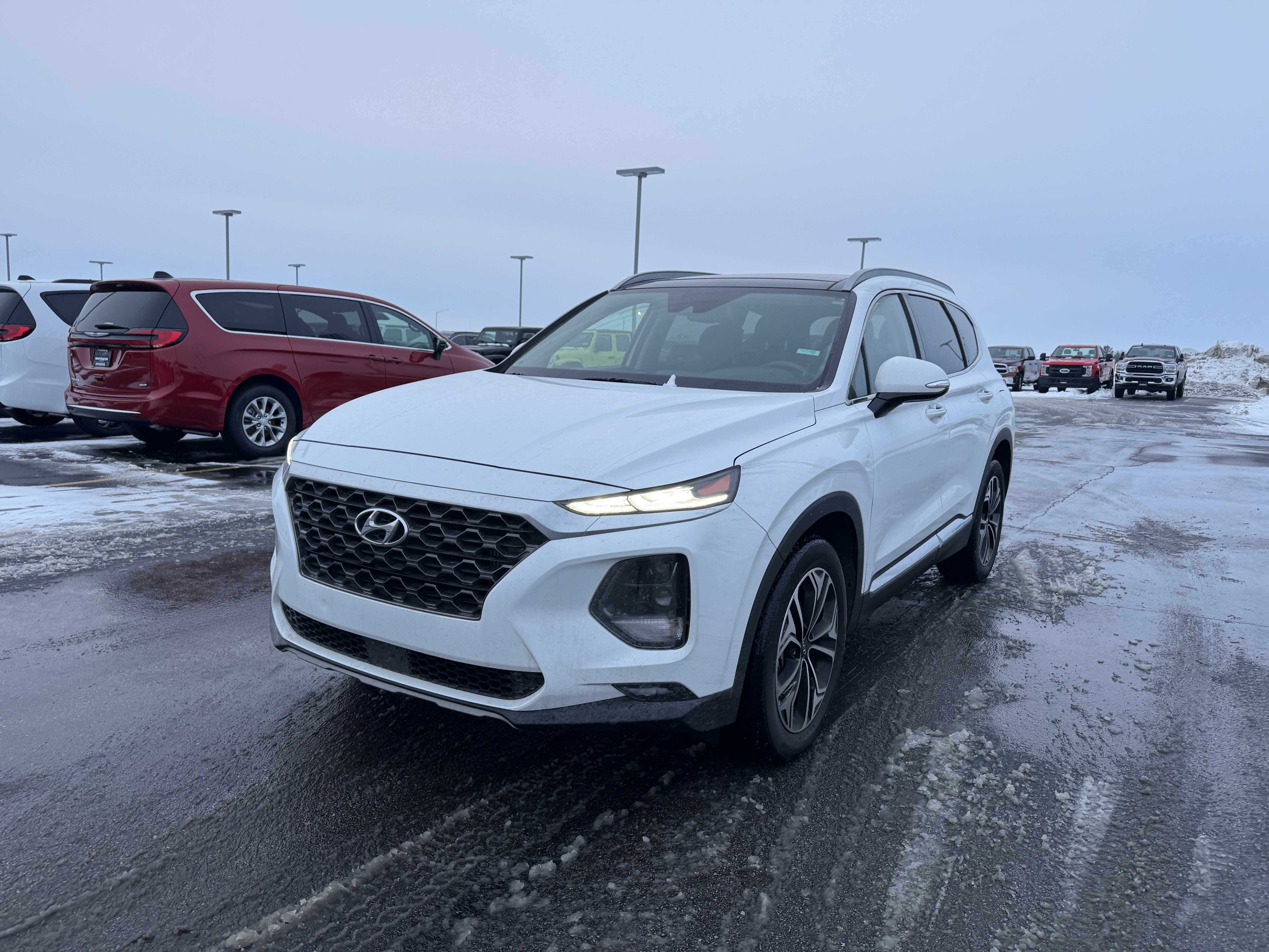 Used 2020 Hyundai Santa Fe SEL with VIN 5NMS33AA3LH163285 for sale in Saint Charles, Minnesota